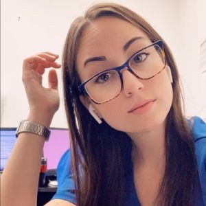 Meet your Posher, Daniela